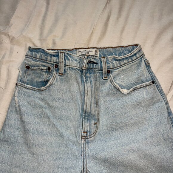 Abercrombie & Fitch '90s Straight Ultra High Rise Jeans - Picture 2 of 6
